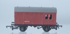 Tri-ang Hornby HORSE BOX WAGON M3713 OO / HO Scale Train Car - R.123