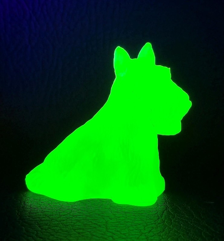 Boyd's Crystal Art Glass DUKE the SCOTTIE DOG #9 APPLEMINT SATIN 6-23-03 Glows