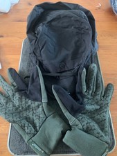 extrematies lightweight cap black and medium green gloves