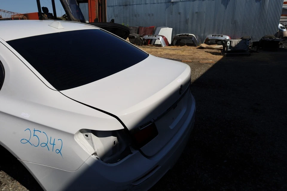 2009-2015 BMW 740i 750i Rear Trunk Deck Lid White 41627172332 OEM Used Foto 2 de 4