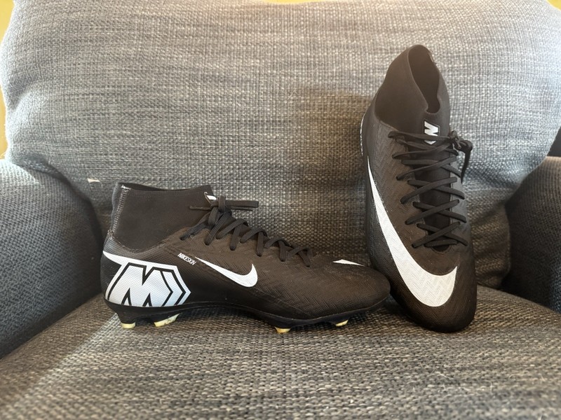 Nike Air Zoom Cleats, Nike Skin US Size 8 Gently Used Black