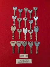 LOT OF 20 "MASTER" PADLOCK KEYS, MILWAUKEE WIS. OLD VINTAGE ANTIQUE LOT #531