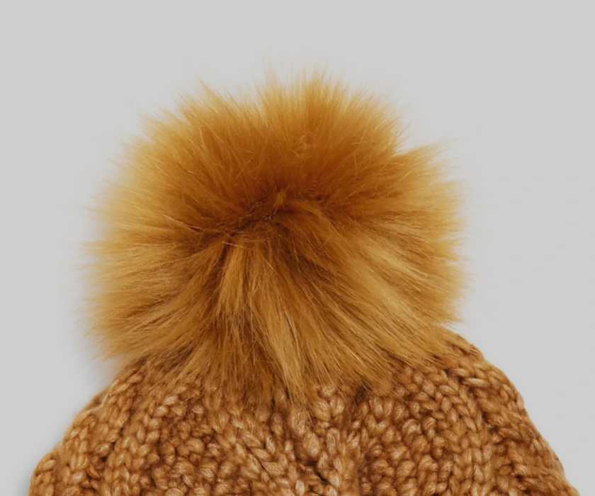 NEW UGG CHESTNUT BROWN CHUNKY CABLE KNIT FAUX FUR POM BEANIE  display picture 2