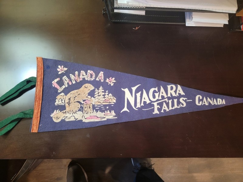 VINTAGE CANADA NIAGARA FALLS  FELT PENNANT