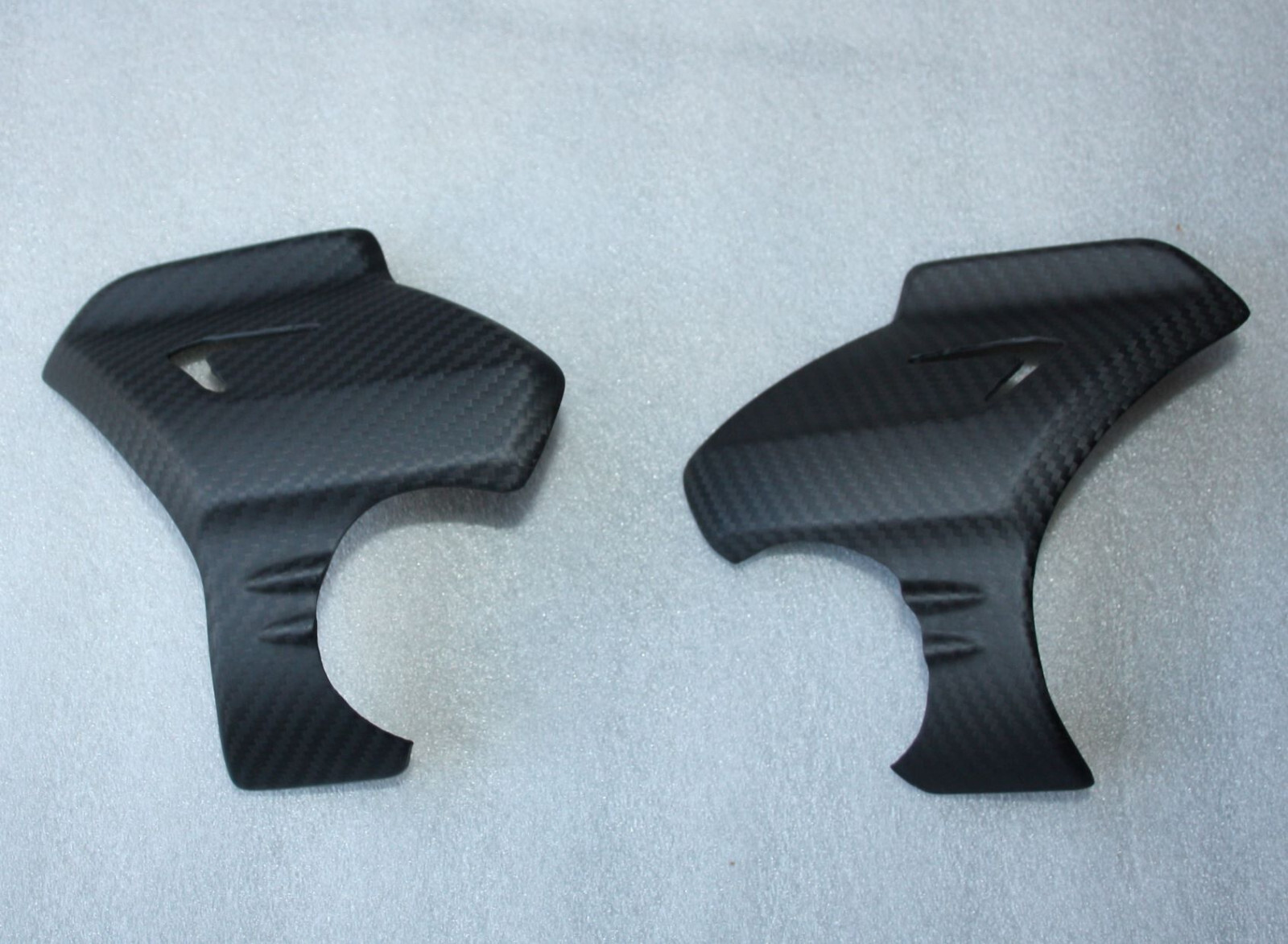 Caches sous réservoir Triumph Speed Twin carbone mat carénage moto