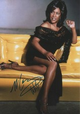 Mary Wilson "The Supremes" autograph signed 20x30 cm picture