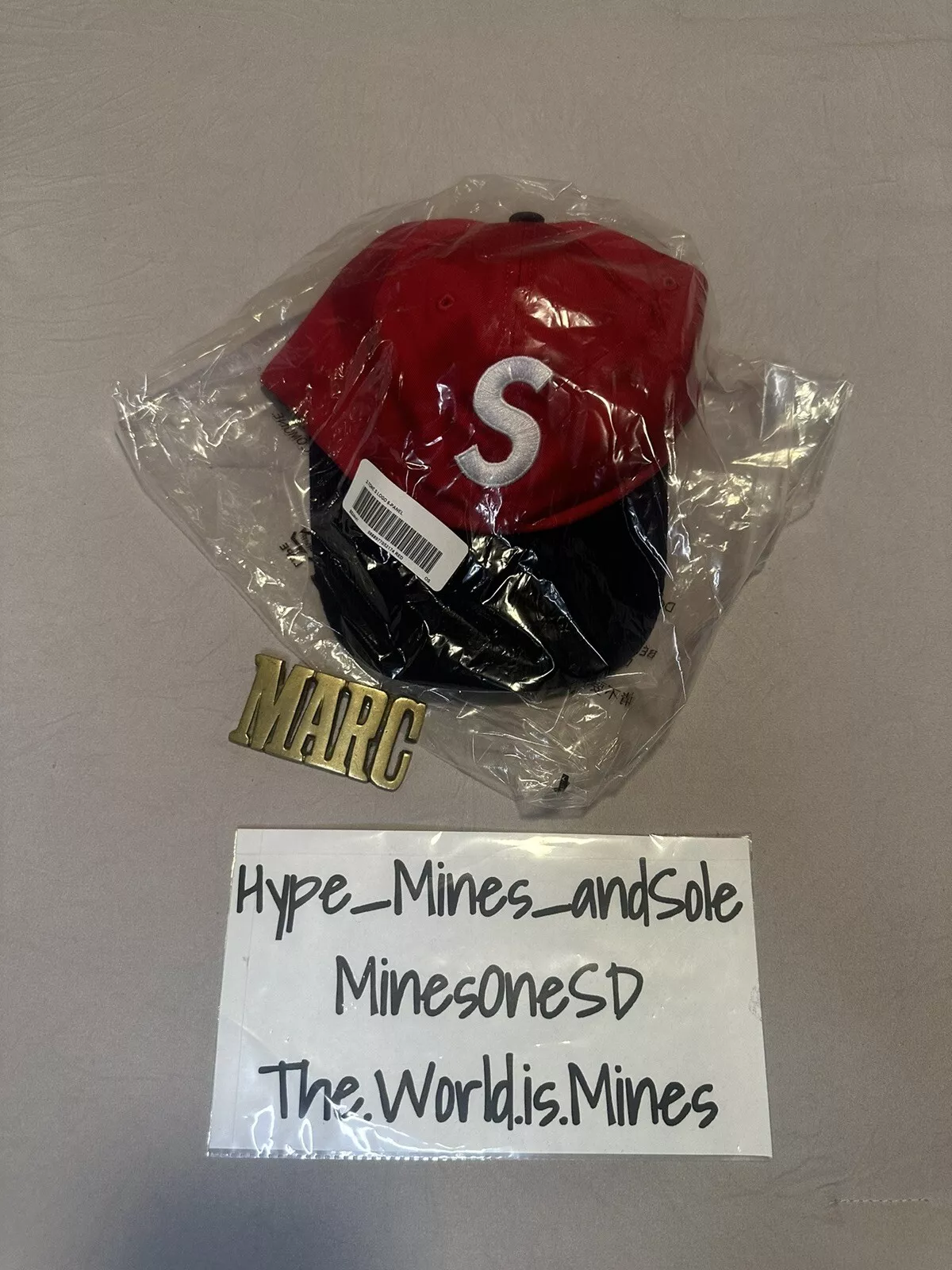 Chapeau DS Supreme 2 tons S logo 6 panneaux ROUGE SS24 FLAMBANT NEUF