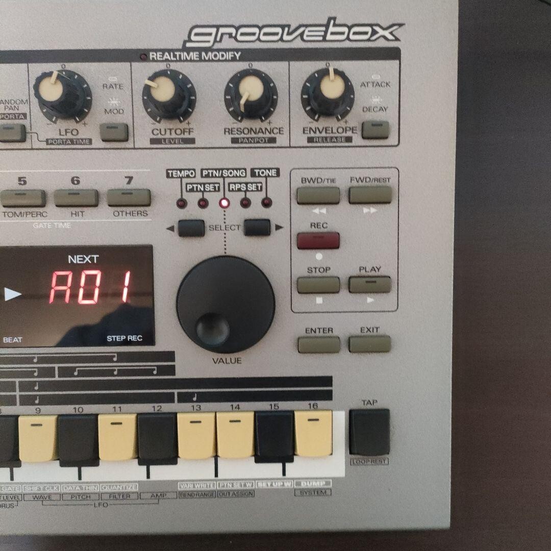 Roland MC-303 Sequencer Groovebox Drum Machine Sound Module