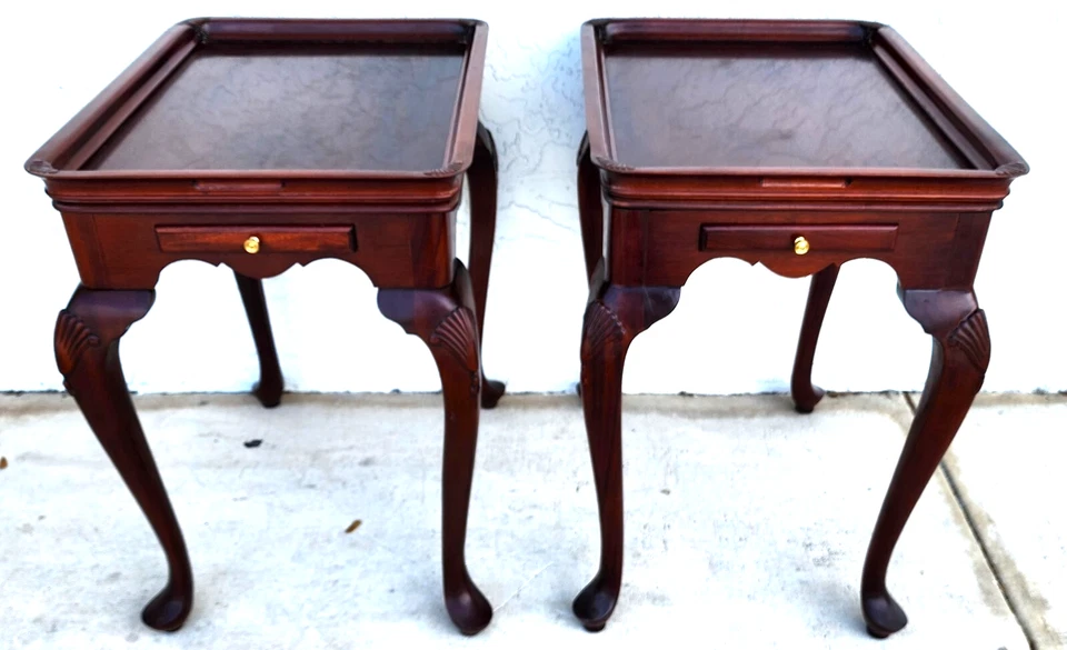 Par de mesas auxiliares de té Thomasville vintage con bandejas para servir Foto 4 de 4