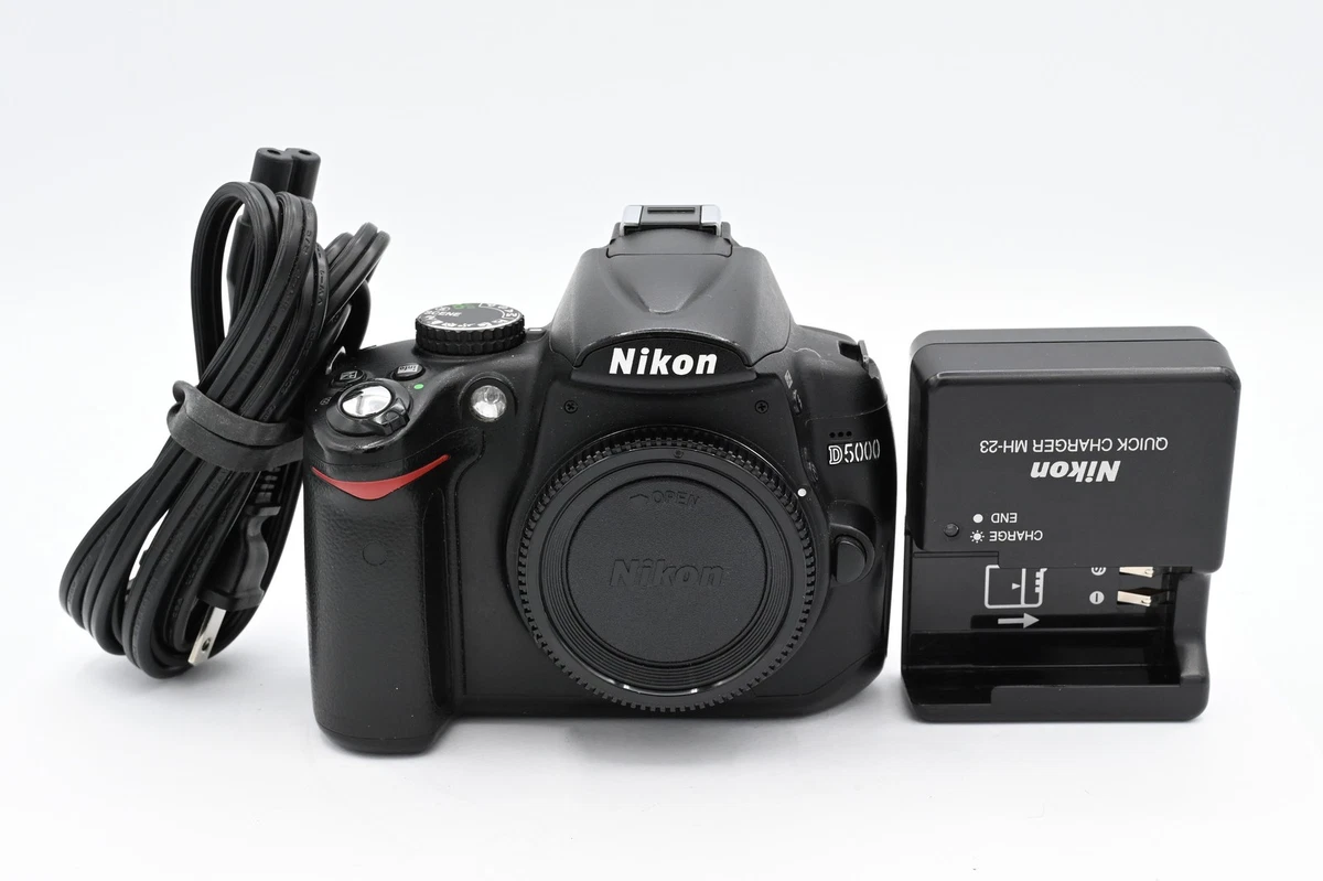 美品　Nikon D5000 ボディ　31386ショット　バッテリー2個付き Amazon | Nikon デジタル一眼レフカメラ D5000 ボディ D5000