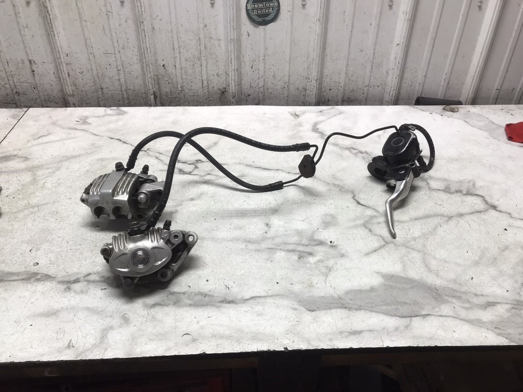 06 Harley Davidson XL1200 XL 1200 Sportster Front Brake Assembly