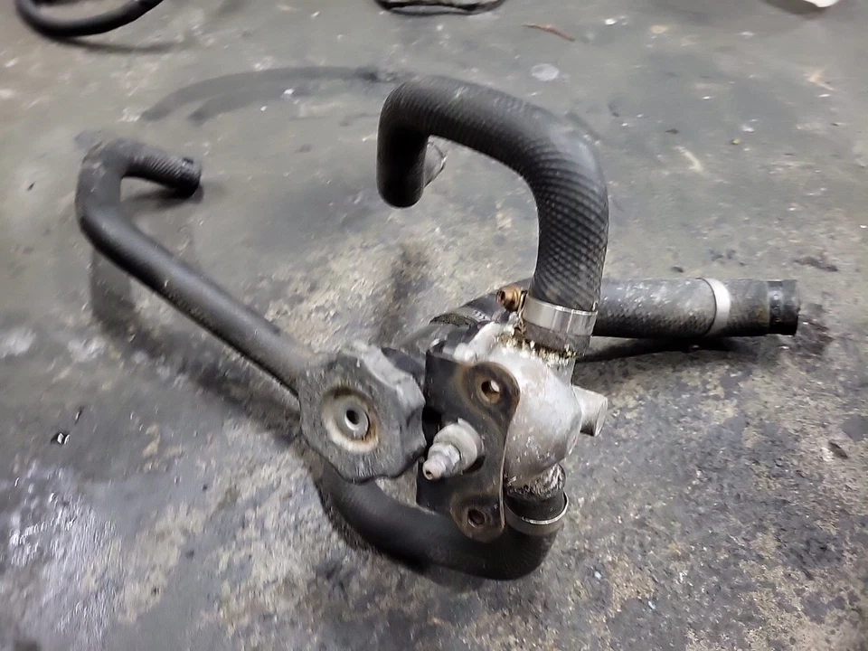 Carcasa termostato refrigerante clásico Kawasaki Vulcan VN1500 VN 1500 2001 96 04 Foto 2 de 4