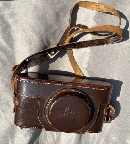 Vintage LEICA D.R.P. Ernst Leitz Wetzlar No. 382512 35mm Camera with Case /Works - Picture 3 of 13