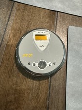 Sony Walkman D-NE300 Atrac3plus Portable CD Player Silver MP3- works
