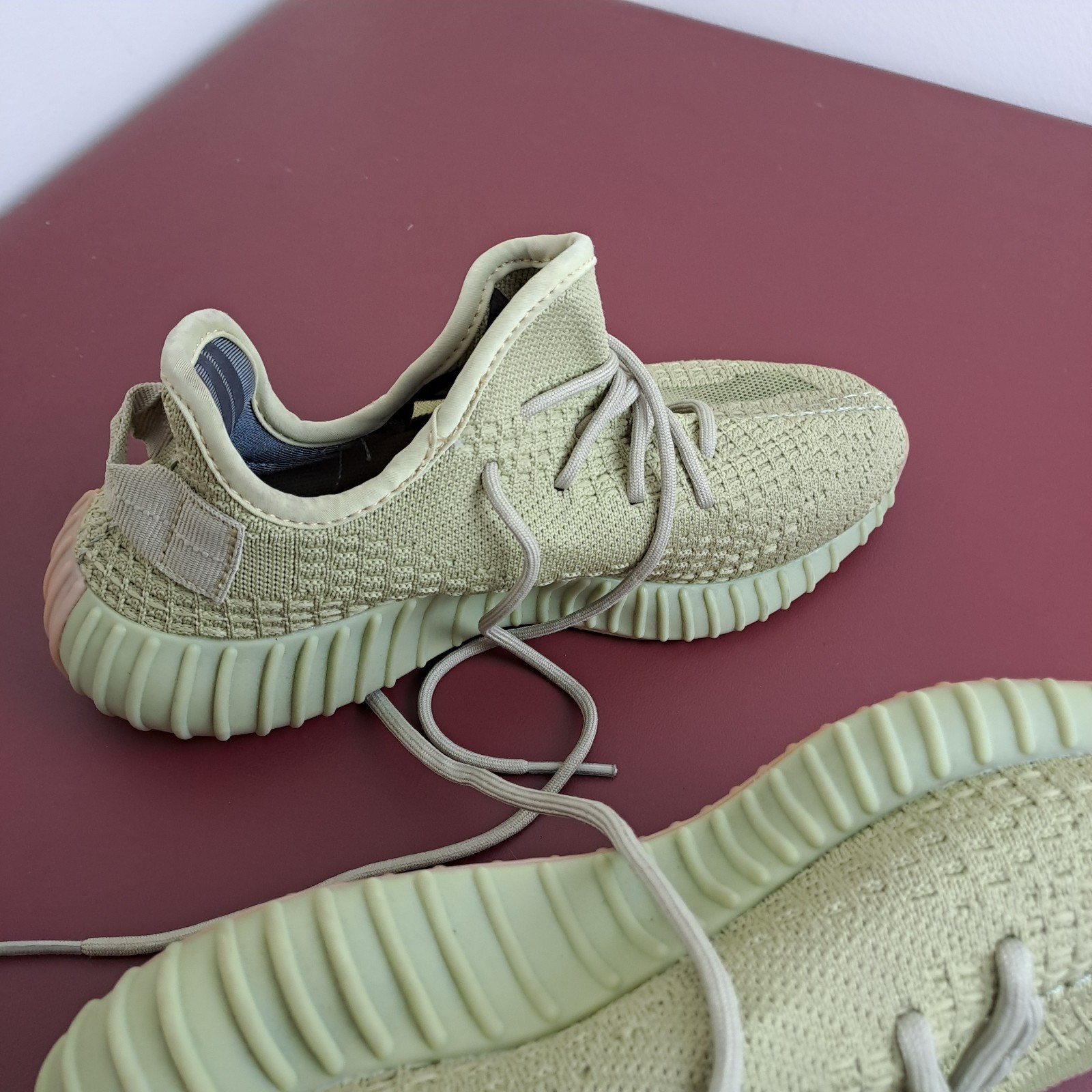 Adidas Yeezy Boost 350 V2 Sulfur Shoes Womens Size 6.5 Green Trainer Sneakers thumbnail 6