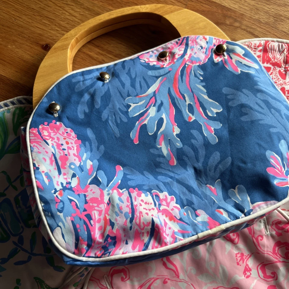 Bolso Bermuda Lilly Pulitzer con Juego de 4 Fundas Nuevo sin Etiquetas. Reversible. Foto 2 de 4