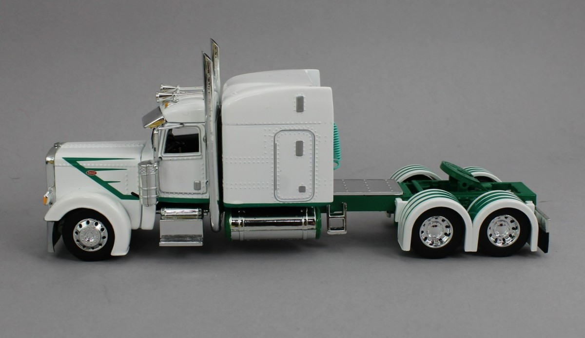 DCP 1:64 *WHITE & GREEN* Peterbilt 389 63