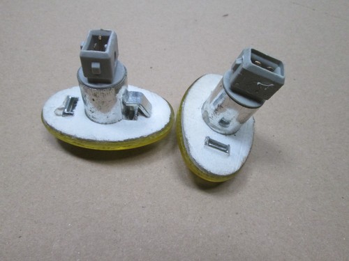 FORD YELLOW SIDE REPEATER ( SMALL OVAL ) X 2 COMPLETE WITH BULB HOLDER - Picture 2 of 2