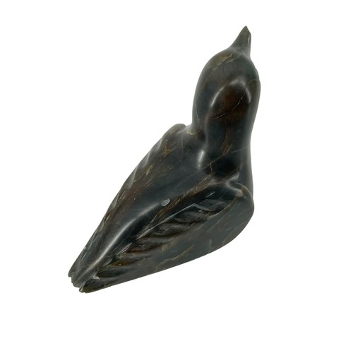 Estatuilla de colección inuit tallada en piedra de jabón pájaro pato ganso firmada y fechada 1983 CA - Imagen 8 de 10