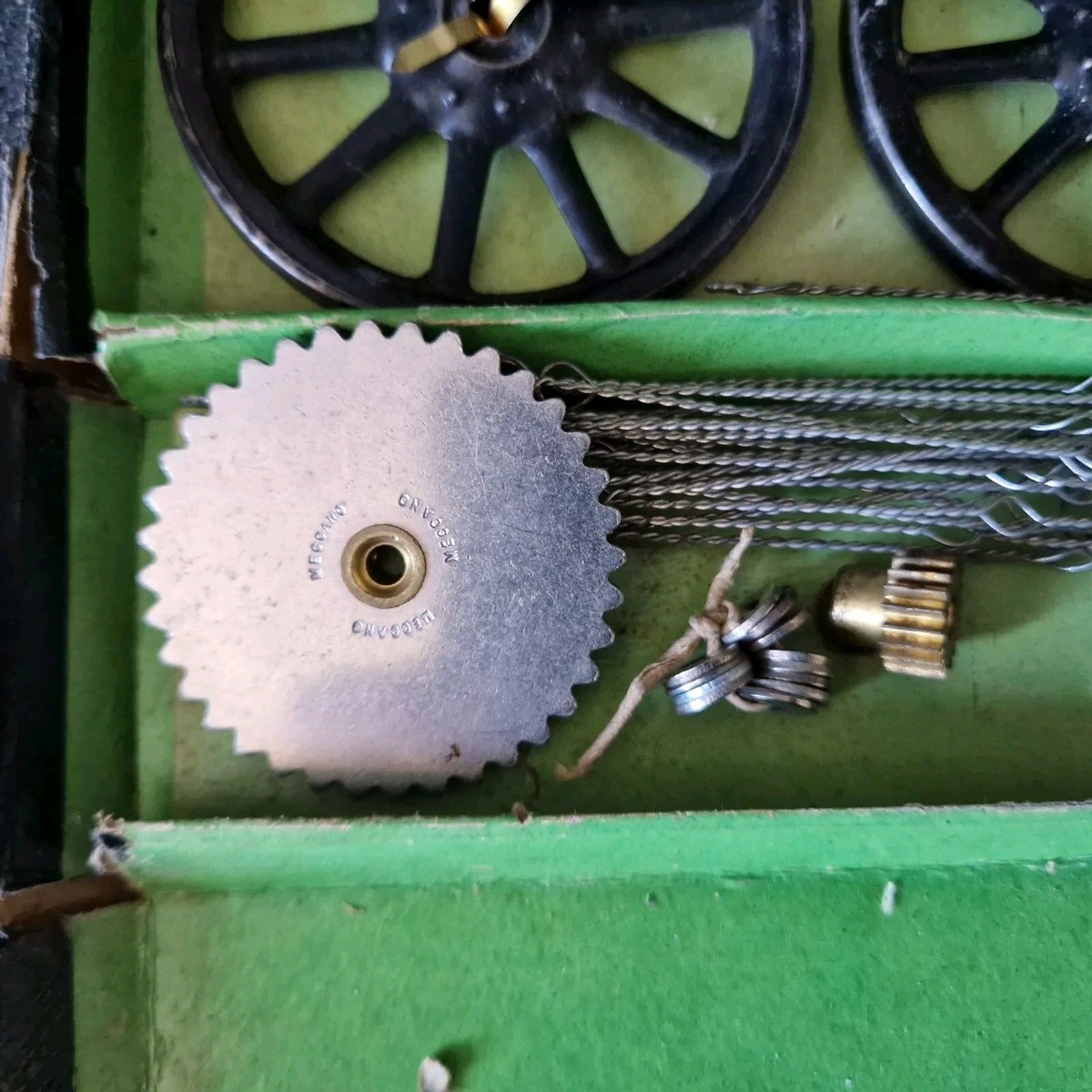 MECCANO boite L'INVENTEUR CONSTRUCTEUR avec roues sans moyeux