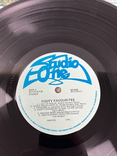 Footy Favourites SO 802 Gatefold Record Vinyl Vintage 1981 - Picture 10 of 10