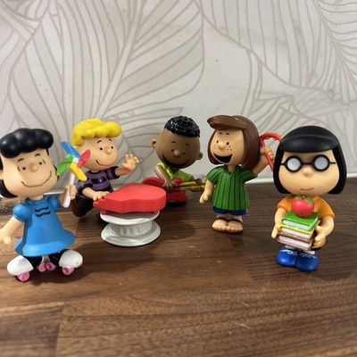 Peanuts Franklin Linus Marcie Peppermint Patty Lucy Character Figure Just Play