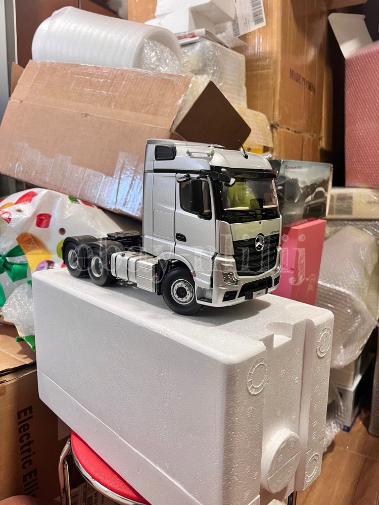 1:24 Scale 2023 Mercedes Actros MP4 Silver Tractor Diecast Model Truck