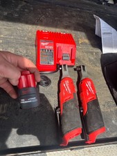 Jeu de cliquets de carburant MILWAUKEE M12 1/4, 3/8