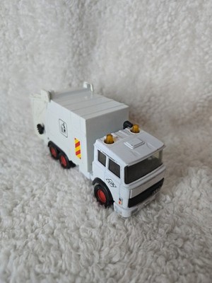 Vintage Matchbox Super Kings 1986 K133 Garbage Recycle Truck 6 in. Die Cast Toy