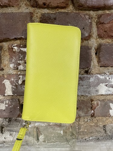 Yellow Steve Madden Bifold Wallet Wristlet Zip Around Clutch 8x4 EUC - Picture 2 of 5