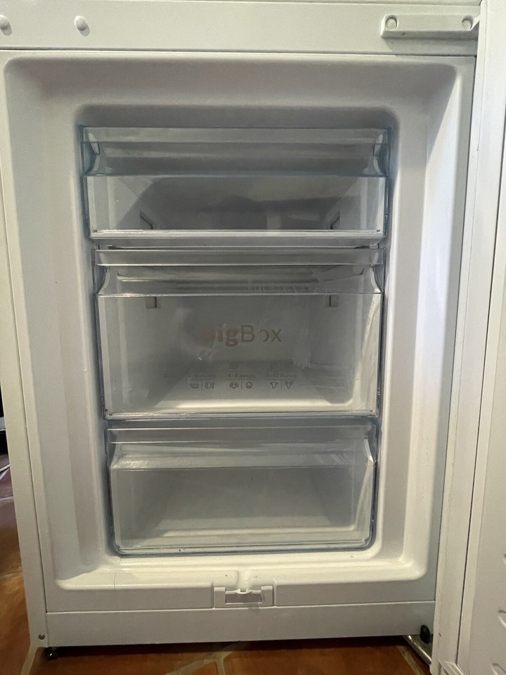 Used Bosch Freestanding Freestanding fridgefreezer KGV33NW20G/11 eBay