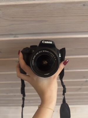 Canon EOS 1300D 18.0MP Digitalkamera - Schwarz (Kit mit EF-S 18-55mm III DC...