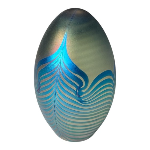 Vintage Robert Eickholt Studio Art Glass Pulled Feather Egg Paperweight (Signed) - Picture 6 of 9