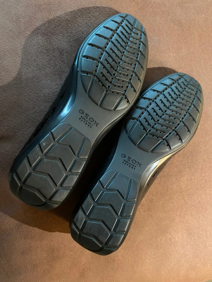 MOCASSINS FEMME GEOX - TRES TENDANCE, CUIR NOIR VERNIS POINTURE 36 - ETAT NEUF - Photo 4/4