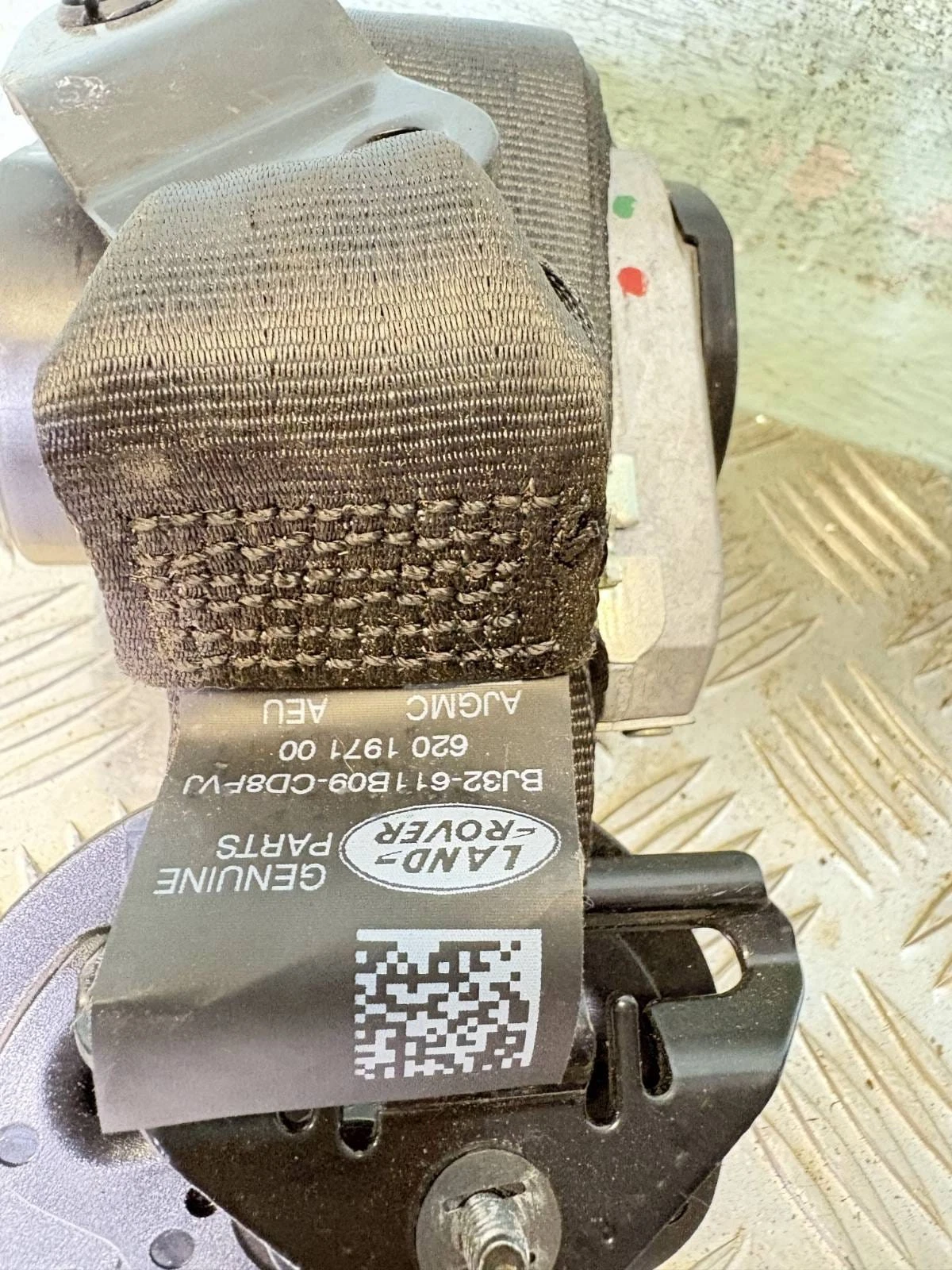 Range Rover Evoque L538 seat belt label and colour marking close-up