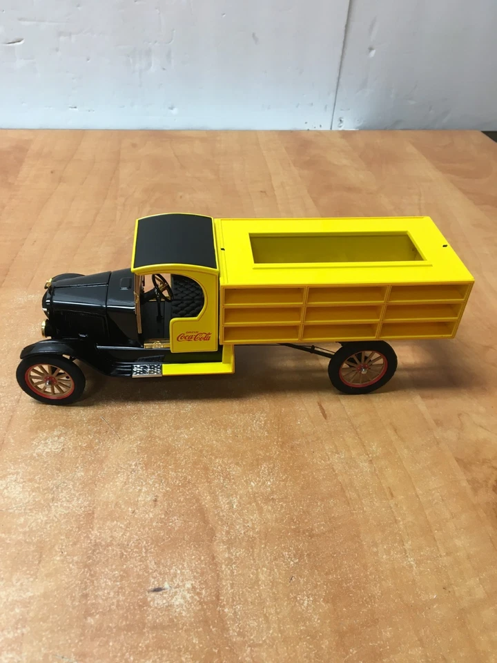 DANBURY MINT 1927 COCA COLA DELIVERY TRUCK 1:24 DIE CAST - Image 4 of 4