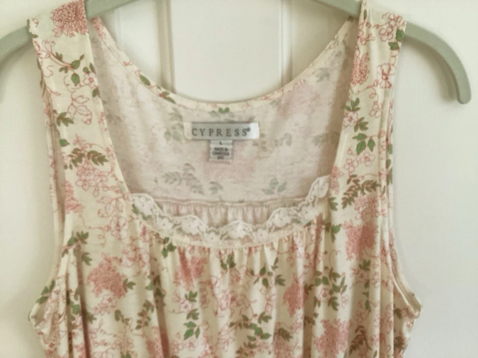 Conjunto de bata de camisón de colección rosa ciprés floral con volantes ver talla en descripción Foto 4 de 4