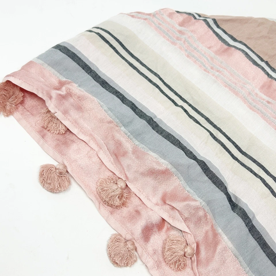 NUEVO CON ETIQUETAS Ann Taylor Mujer Satén Ligero Rayas Borla Bufanda Rosa Gris Beige Foto 4 de 4