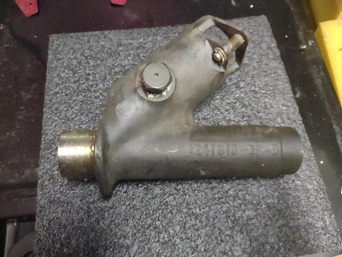 1241610-3F-8 (USE: 1241610-8) Cessna 210 Main Gear Pivot , Guaranteed to pass