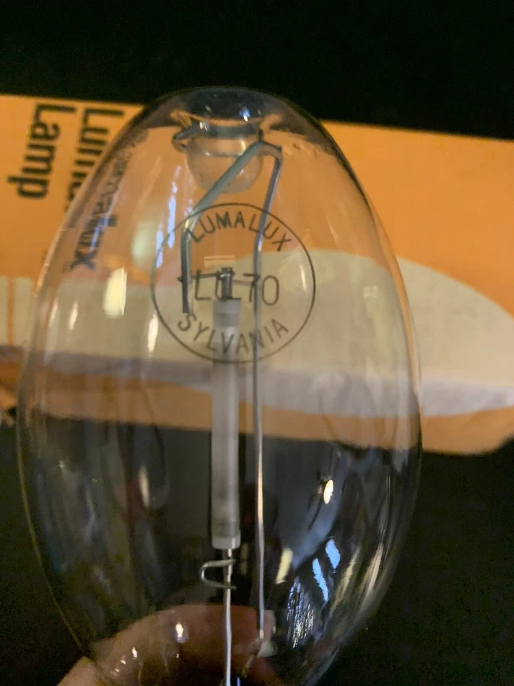 New Old Stock Lumalux High Pressure Sodium 70W Bulb Lamp Sylvania LU70 012 - Image 2 of 4