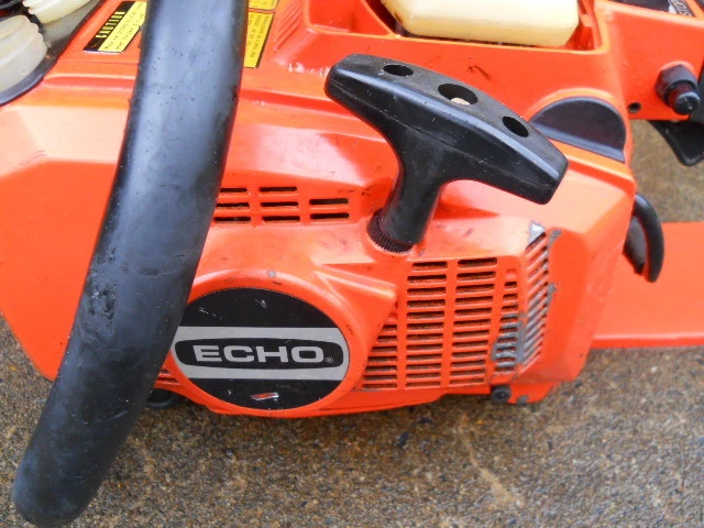 COLLECTIBLE VINTAGE CHAIN SAW, 1985 ECHO 440 EVL, JAPAN MADE, 16" BAR. RUNS WELL - Image 3 of 4