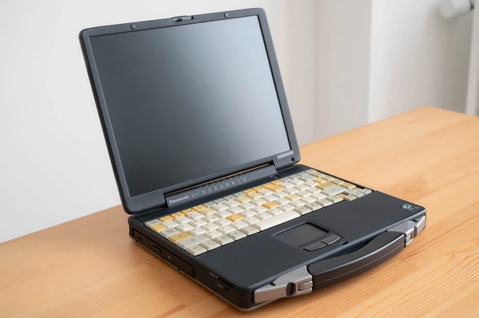 Panasonic Toughbook CF-71 13.3" - Pentium III - Vintage Rugged Laptop - Immagine 2 di 4