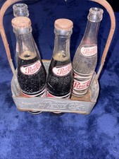 VINTAGE Collectible ANTIQUE PEPSI-COLA 6-PACK METAL CARRIER & 4 BOTTLES TEXAS