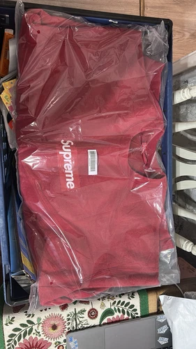 Sweat col rond Supreme Washed Box Logo rouge SS25 taille L GRAND à la main