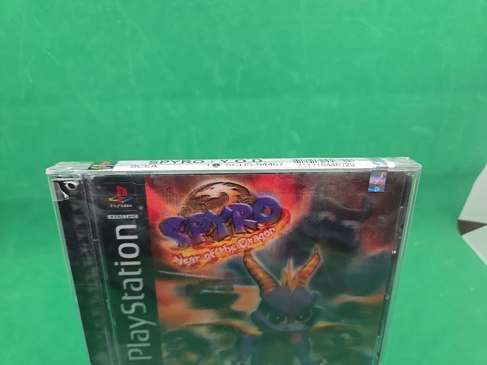 NUEVO Sellado de Fábrica Spyro: Año del Dragón PlayStation 1 PS1 Holográfico Foto 2 de 4