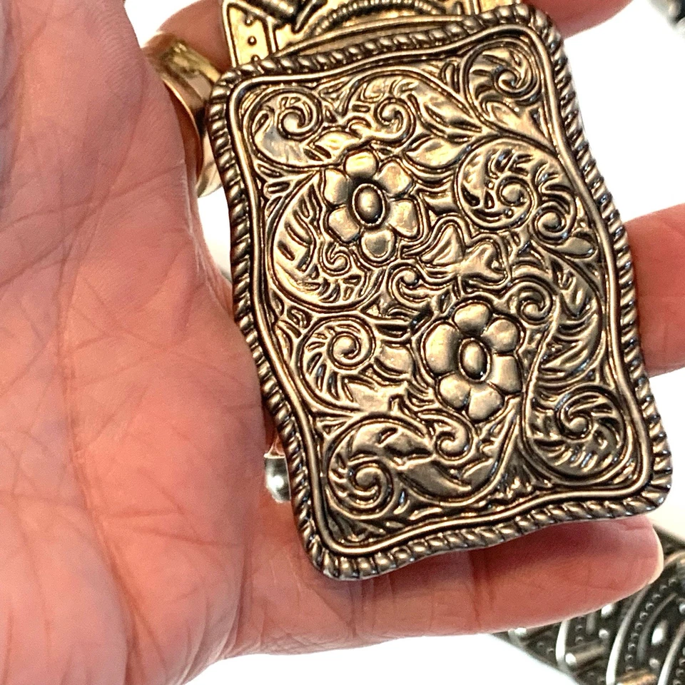 Cinturón elástico de metal elástico de colección para mujer hebilla ornamentada tono plata envejecido años 70 Foto 2 de 4