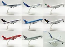 Modellino aereo A380 in lega scala 1:400 nuovo vari dipinti L:20 cm