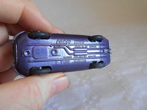 corgi toys 312 Jaguar E type refinished in metallic purple older restoration - 第 4/5 張圖片