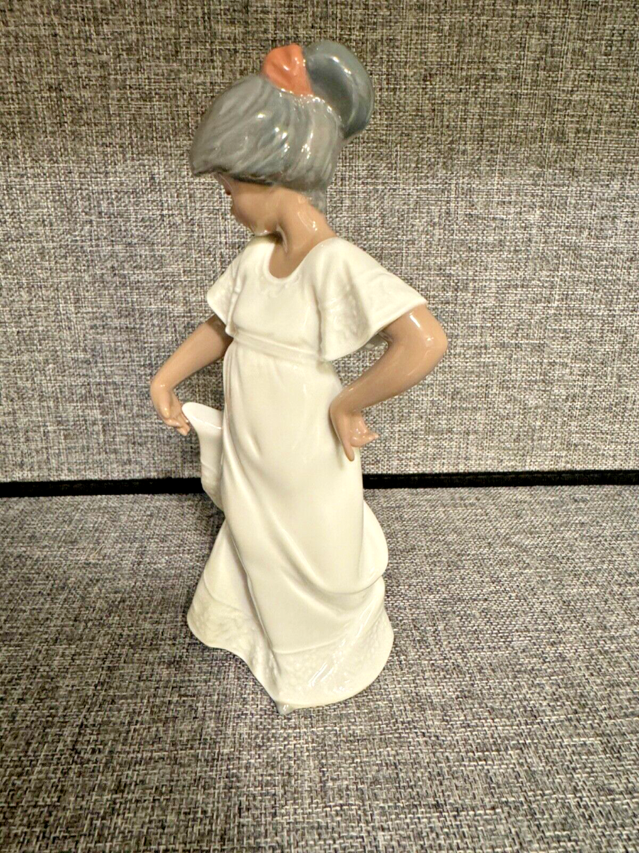 Nao by Lladro 