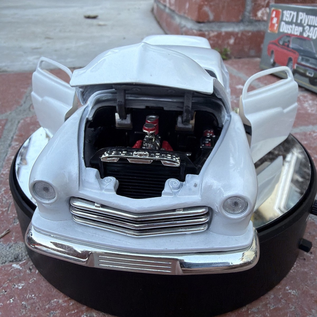 Jada Toys 1951 Ford Mercury Old-School Dub Lowrider Hemi Number